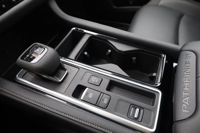 Nissan Pathfinder Vehicle Image 22