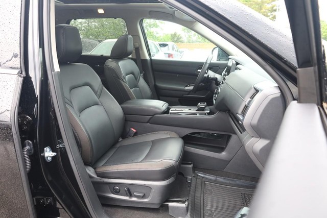 Nissan Pathfinder Vehicle Image 32