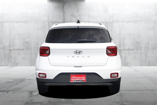 Hyundai Venue Vehicle Image 06
