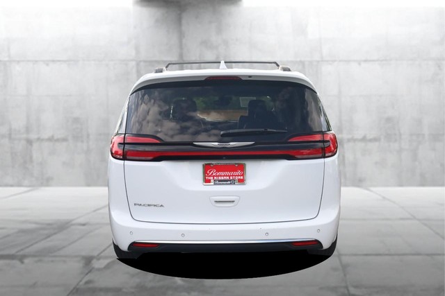 Chrysler Pacifica Vehicle Image 06