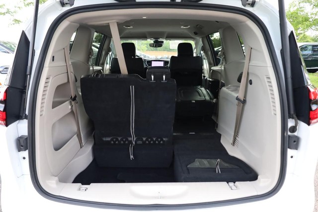 Chrysler Pacifica Vehicle Image 08