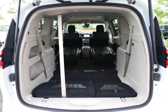 Chrysler Pacifica Vehicle Image 09