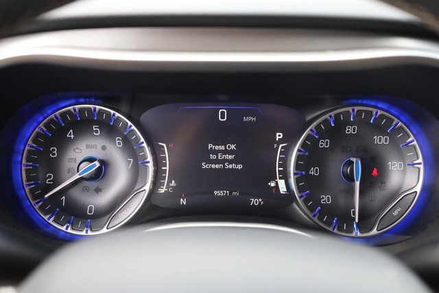 Chrysler Pacifica Vehicle Image 12