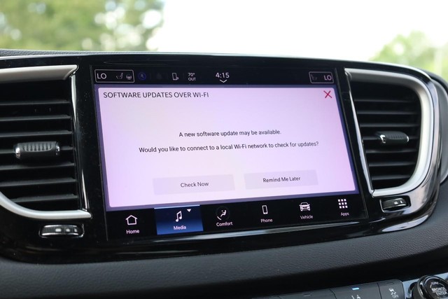 Chrysler Pacifica Vehicle Image 13
