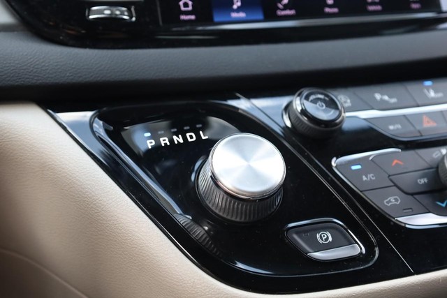 Chrysler Pacifica Vehicle Image 16