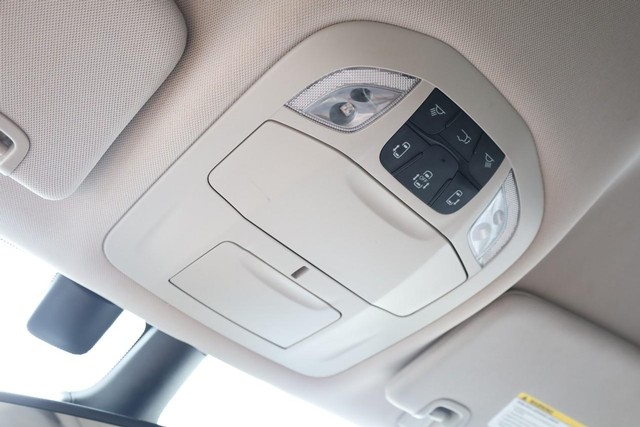 Chrysler Pacifica Vehicle Image 18