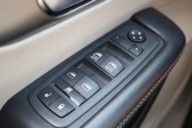 Chrysler Pacifica Vehicle Image 19
