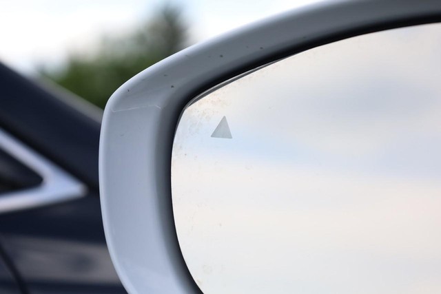 Chrysler Pacifica Vehicle Image 22