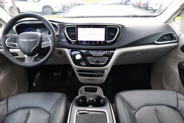 Chrysler Pacifica Vehicle Image 24