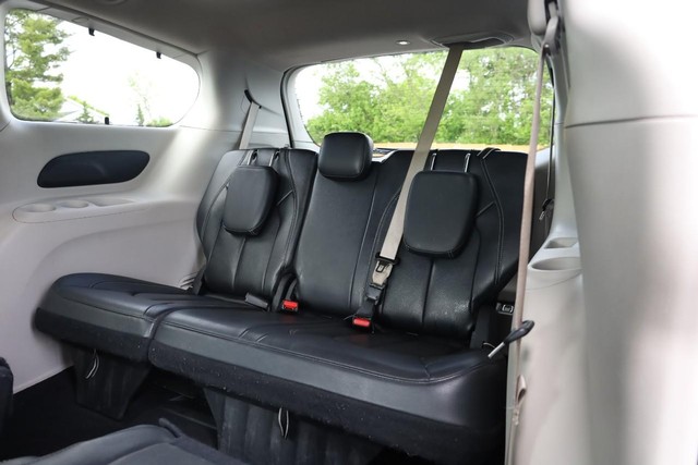 Chrysler Pacifica Vehicle Image 26