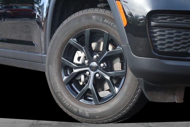 Jeep Grand Cherokee Vehicle Image 03