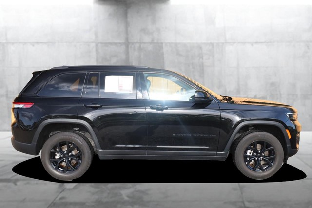 Jeep Grand Cherokee Vehicle Image 05