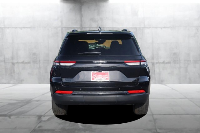 Jeep Grand Cherokee Vehicle Image 06