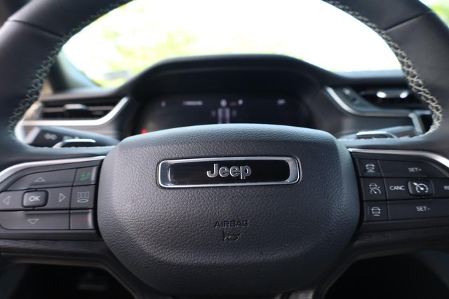 Jeep Grand Cherokee Vehicle Image 09