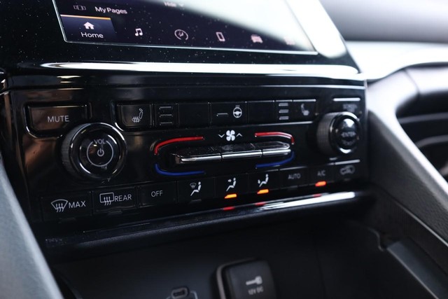 Jeep Grand Cherokee Vehicle Image 13