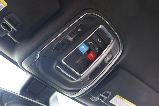 Jeep Grand Cherokee Vehicle Image 16