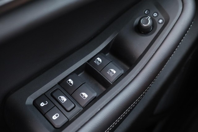 Jeep Grand Cherokee Vehicle Image 17