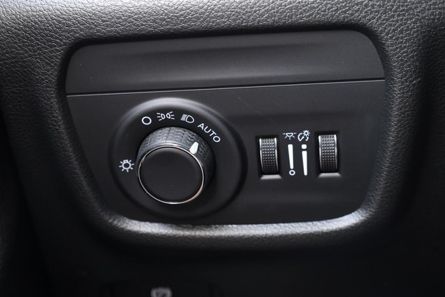 Jeep Grand Cherokee Vehicle Image 18