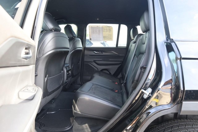 Jeep Grand Cherokee Vehicle Image 20