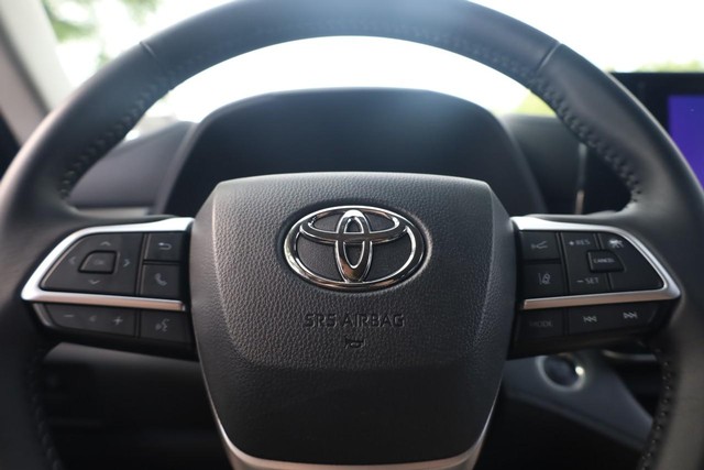 Toyota Highlander Vehicle Image 11