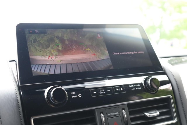 Nissan Armada Vehicle Image 15