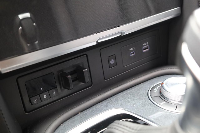 Nissan Armada Vehicle Image 17