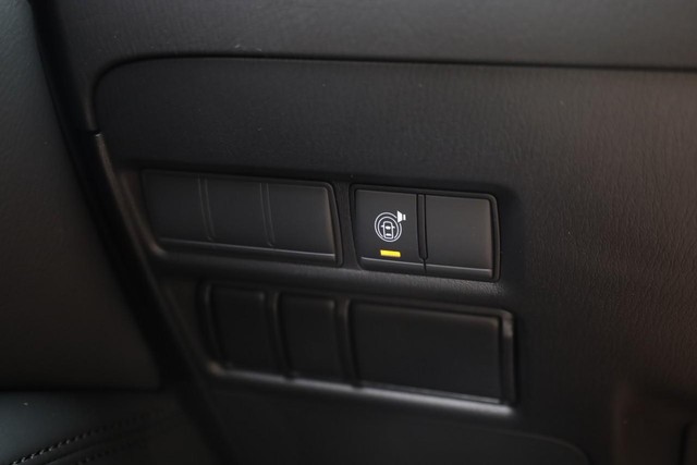Nissan Armada Vehicle Image 21
