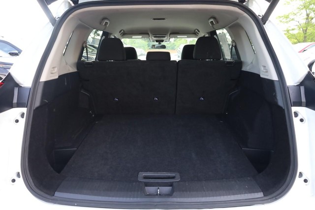 Nissan Rogue Vehicle Image 07