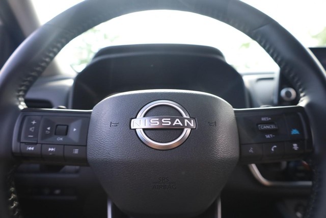 Nissan Rogue Vehicle Image 09