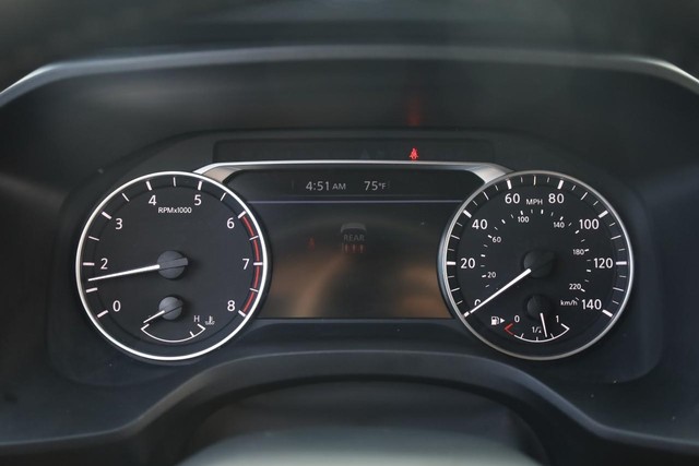 Nissan Rogue Vehicle Image 10