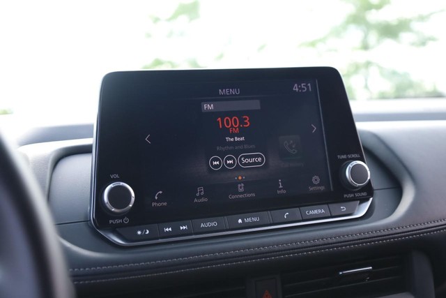 Nissan Rogue Vehicle Image 11