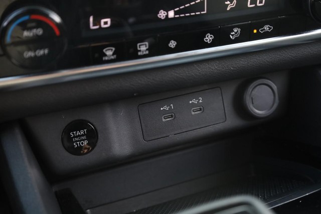 Nissan Rogue Vehicle Image 14