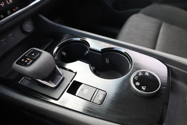Nissan Rogue Vehicle Image 15