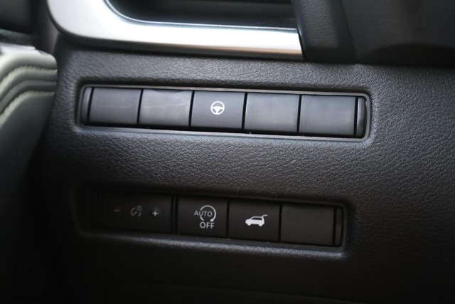 Nissan Rogue Vehicle Image 18