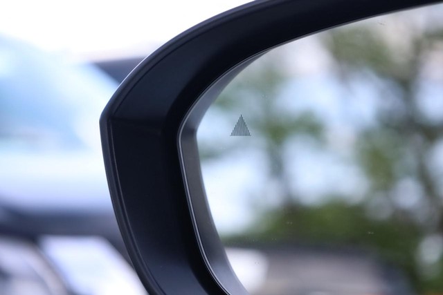 Nissan Rogue Vehicle Image 19
