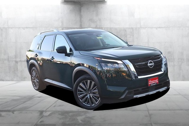Nissan Pathfinder Vehicle Image 02