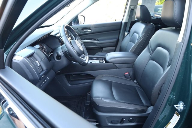 Nissan Pathfinder Vehicle Image 10