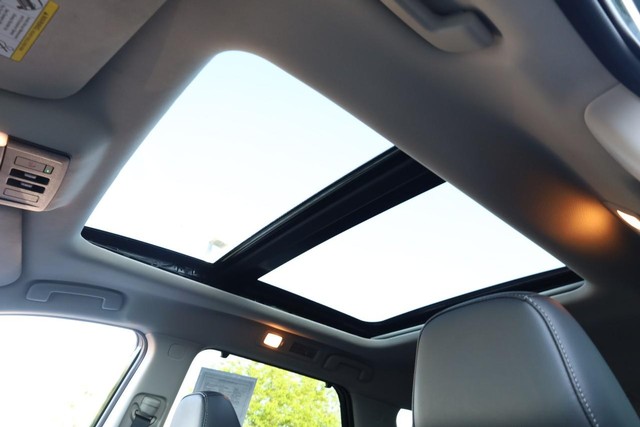 Nissan Pathfinder Vehicle Image 11