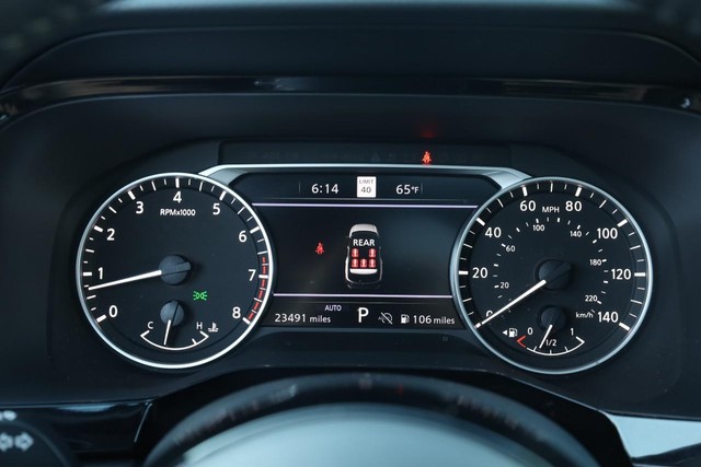 Nissan Pathfinder Vehicle Image 14