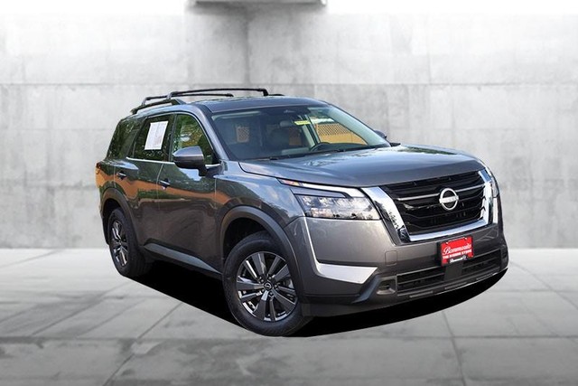 Nissan Pathfinder Vehicle Image 02