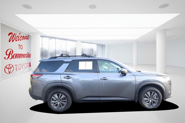 Nissan Pathfinder Vehicle Image 05