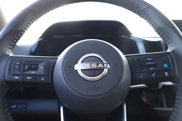 Nissan Pathfinder Vehicle Image 11