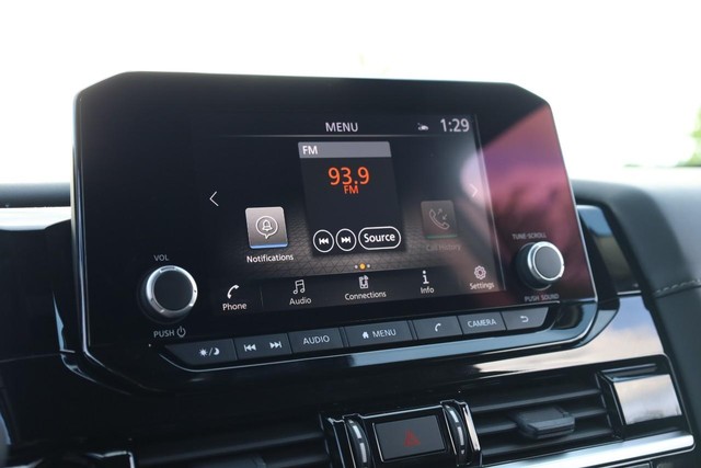 Nissan Pathfinder Vehicle Image 13