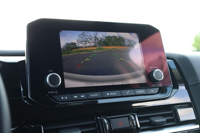 Nissan Pathfinder Vehicle Image 14