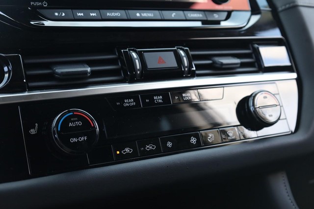 Nissan Pathfinder Vehicle Image 15
