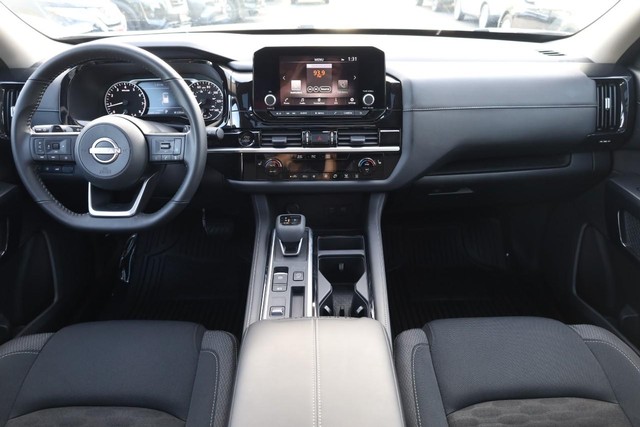 Nissan Pathfinder Vehicle Image 24