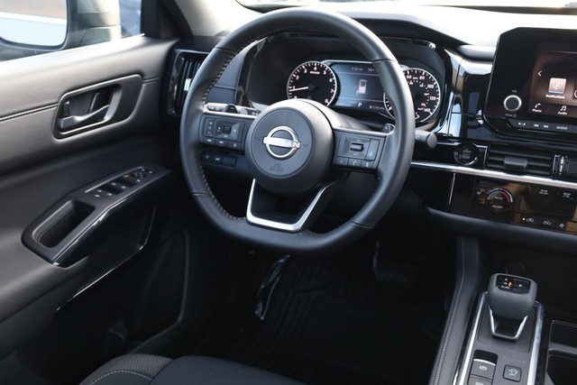 Nissan Pathfinder Vehicle Image 25