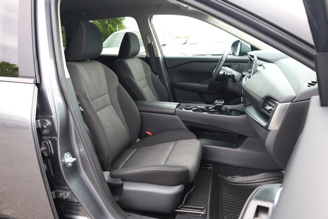 2025 Nissan Rogue SV - Photo 24