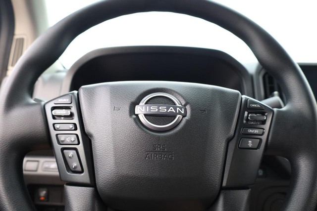 Nissan Frontier Vehicle Image 09