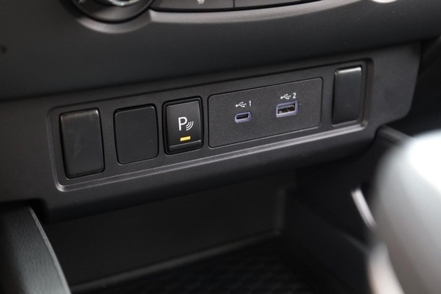Nissan Frontier Vehicle Image 14